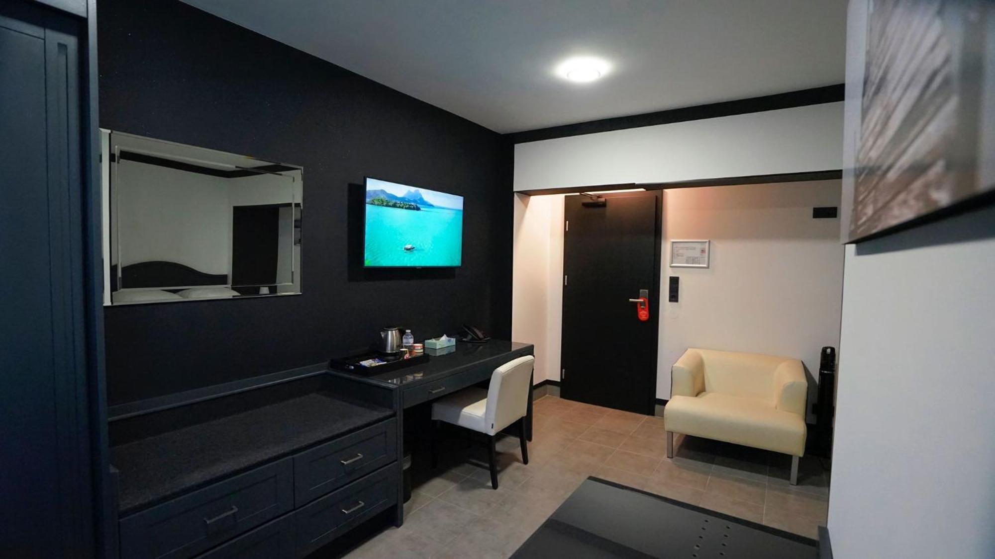 Tibet Hotel Am Airport Duesseldorf-拉廷根 外观 照片