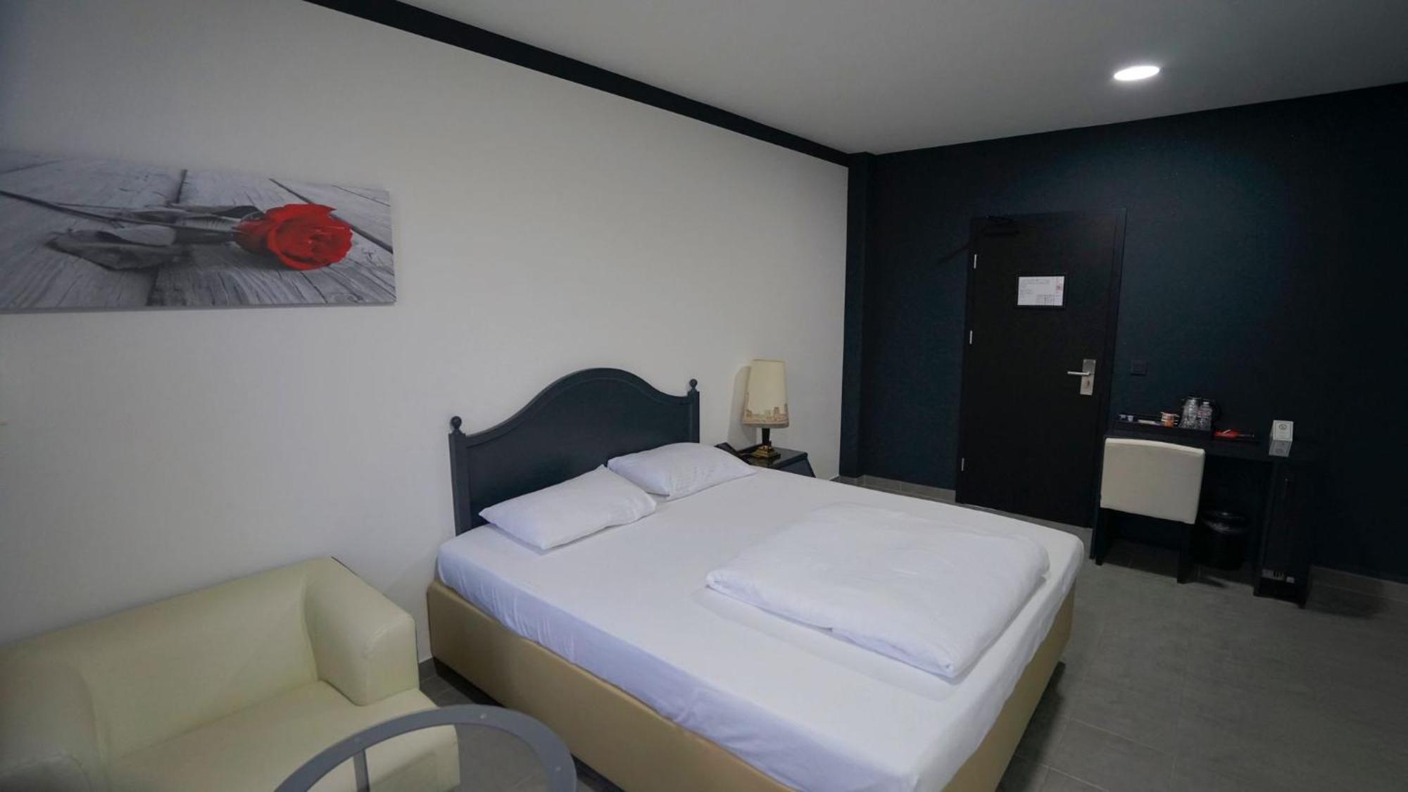 Tibet Hotel Am Airport Duesseldorf-拉廷根 外观 照片