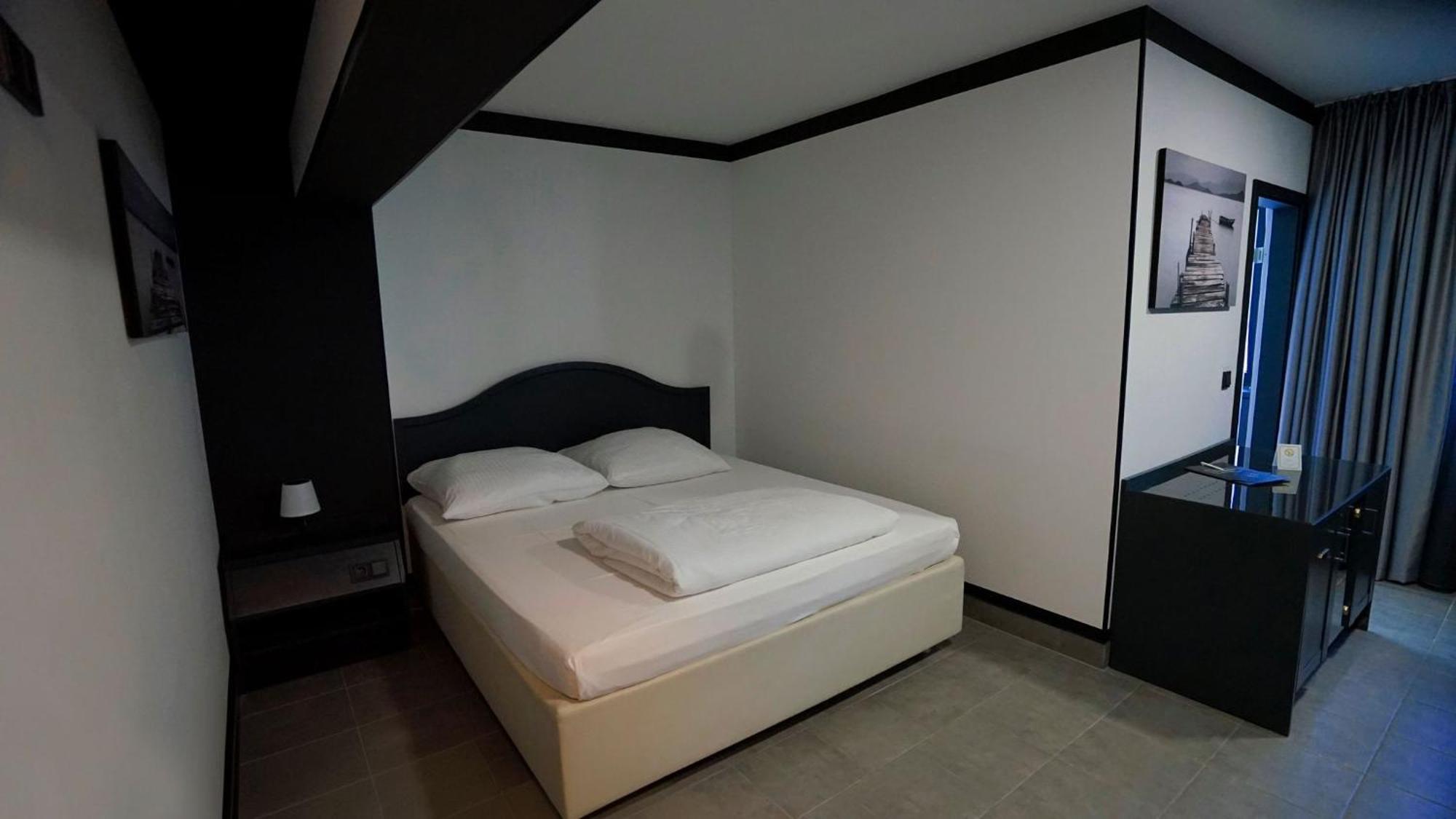 Tibet Hotel Am Airport Duesseldorf-拉廷根 外观 照片