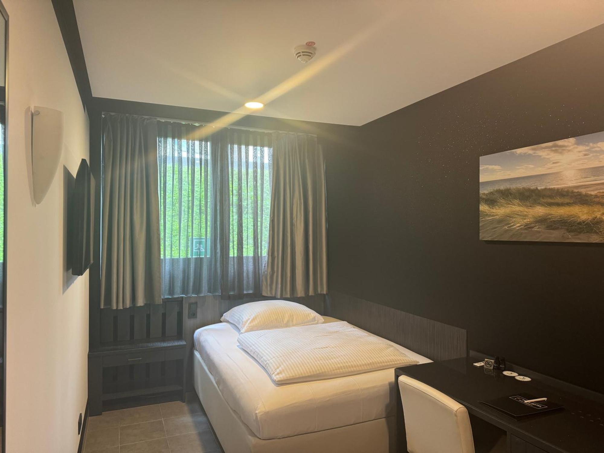 Tibet Hotel Am Airport Duesseldorf-拉廷根 外观 照片