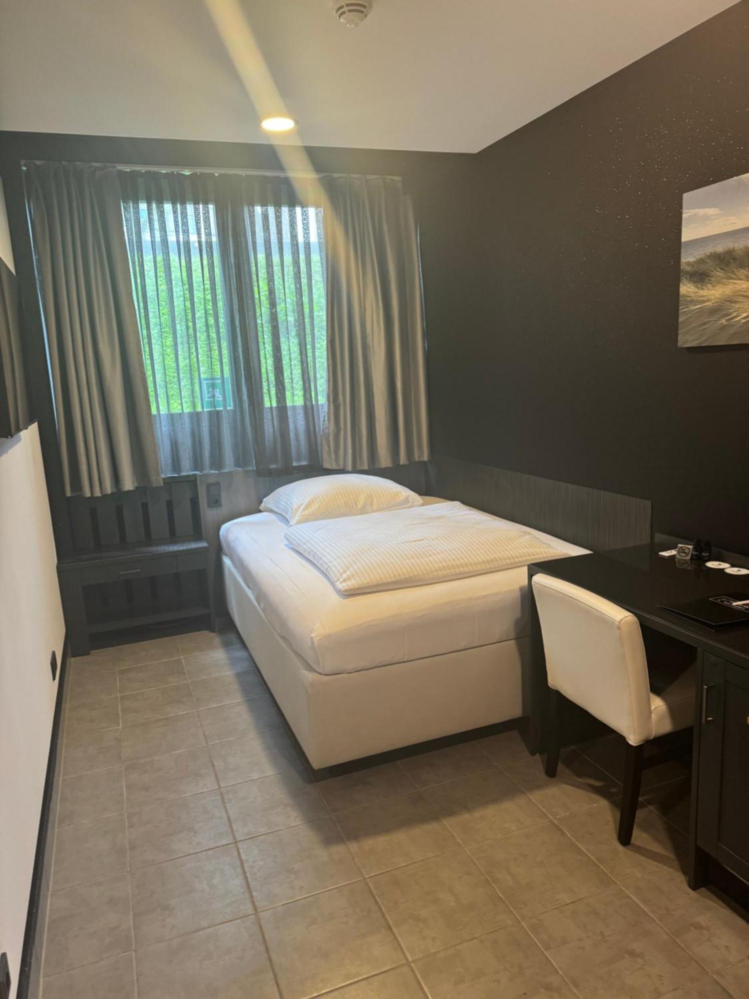 Tibet Hotel Am Airport Duesseldorf-拉廷根 外观 照片
