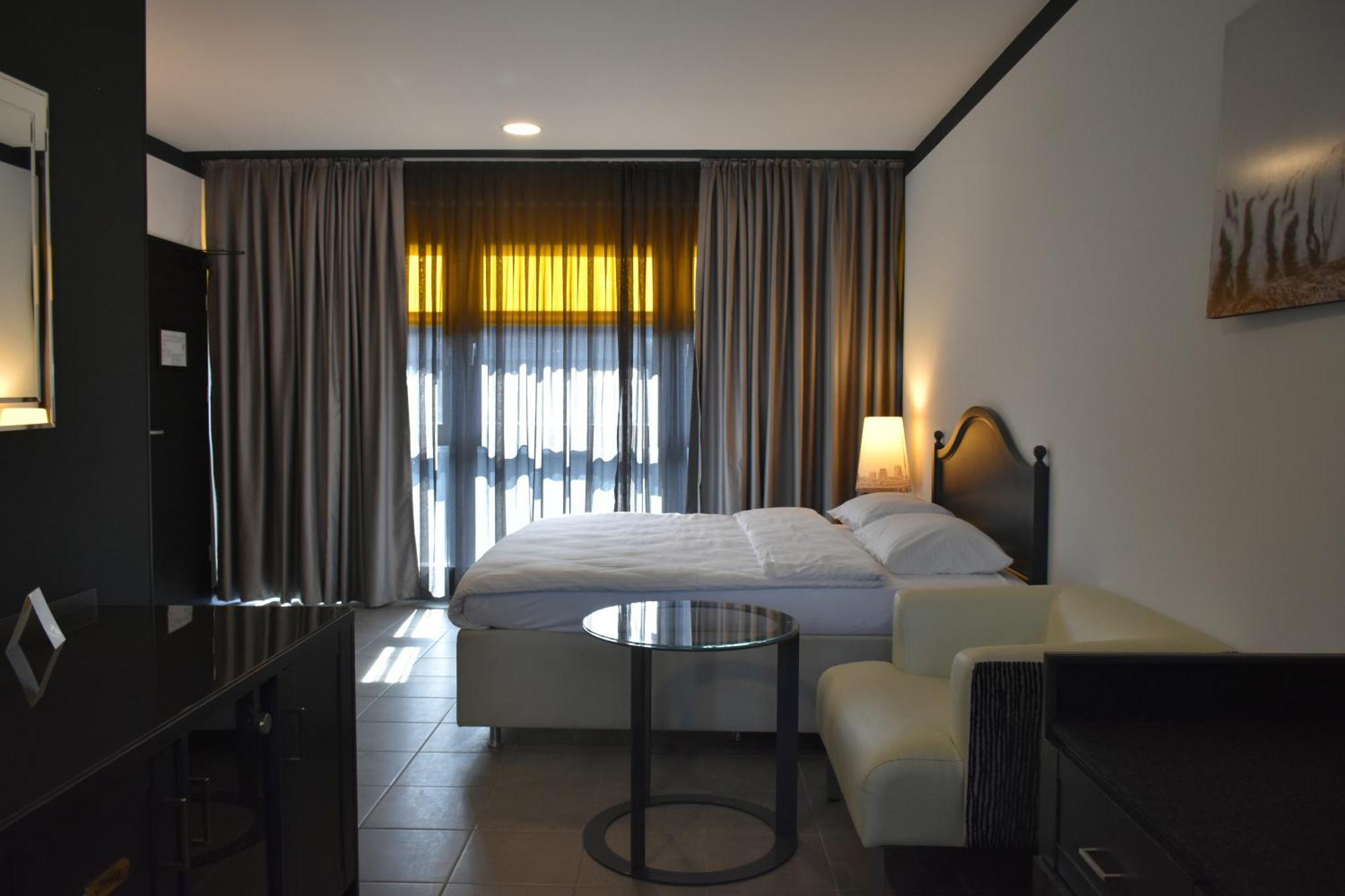 Tibet Hotel Am Airport Duesseldorf-拉廷根 外观 照片
