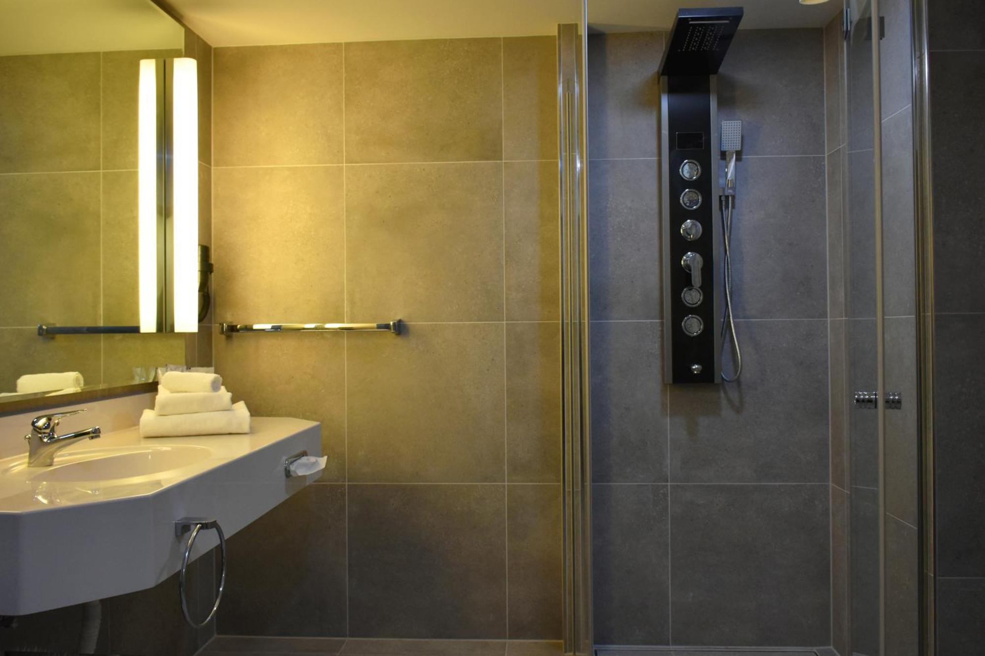 Tibet Hotel Am Airport Duesseldorf-拉廷根 外观 照片